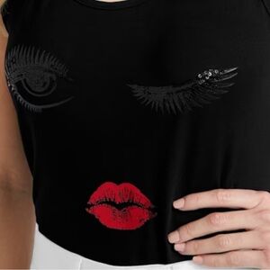 NWOT GUESS™️ 💋 Parsia Wink Lashes & Lips Sequin and Foil Black Tee SIZE: M
